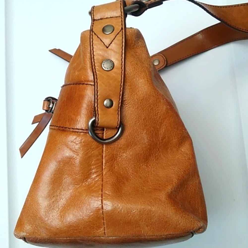 Kenneth Cole Reaction Leather Tan Shoulder Hobo - Picture 2 of 11
